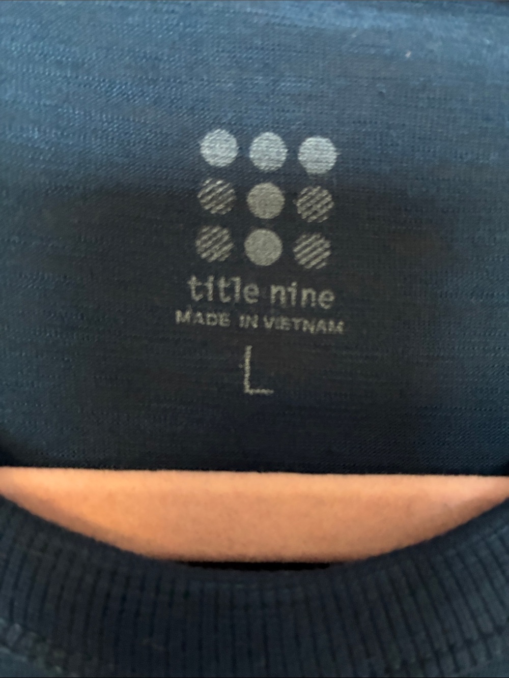Title Nine sleeveless Crewneck Top - Navy Blue Sz L - Picture 4 of 5